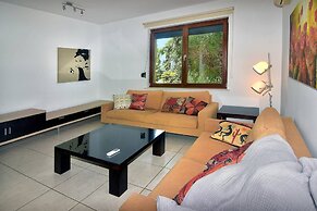 Incredible Large Villa In Paphos Sleeps 14 Children Pool, Jacuzzi, Hug