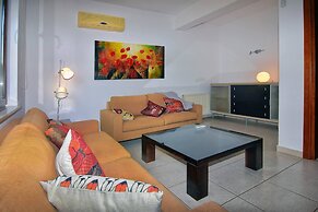 Incredible Large Villa In Paphos Sleeps 14 Children Pool, Jacuzzi, Hug