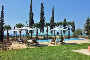 Incredible Large Villa In Paphos Sleeps 14 Children Pool, Jacuzzi, Hug