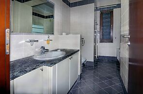 Incredible Large Villa In Paphos Sleeps 14 Children Pool, Jacuzzi, Hug