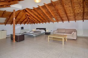 Incredible Large Villa In Paphos Sleeps 14 Children Pool, Jacuzzi, Hug