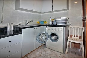 Incredible Large Villa In Paphos Sleeps 14 Children Pool, Jacuzzi, Hug