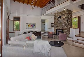 Incredible Large Villa In Paphos Sleeps 14 Children Pool, Jacuzzi, Hug