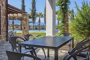 Incredible Large Villa In Paphos Sleeps 14 Children Pool, Jacuzzi, Hug