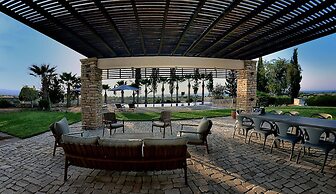 Incredible Large Villa In Paphos Sleeps 14 Children Pool, Jacuzzi, Hug