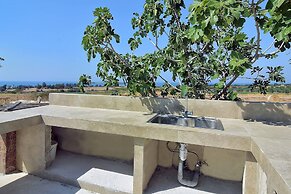 Incredible Large Villa In Paphos Sleeps 14 Children Pool, Jacuzzi, Hug