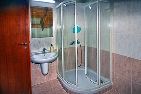 Incredible Large Villa In Paphos Sleeps 14 Children Pool, Jacuzzi, Hug