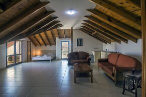 Incredible Large Villa In Paphos Sleeps 14 Children Pool, Jacuzzi, Hug