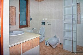 Incredible Large Villa In Paphos Sleeps 14 Children Pool, Jacuzzi, Hug