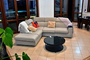 Incredible Large Villa In Paphos Sleeps 14 Children Pool, Jacuzzi, Hug