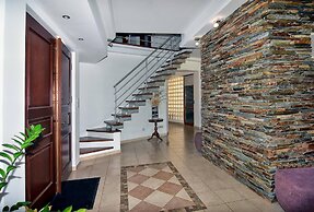 Incredible Large Villa In Paphos Sleeps 14 Children Pool, Jacuzzi, Hug