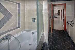 Incredible Large Villa In Paphos Sleeps 14 Children Pool, Jacuzzi, Hug