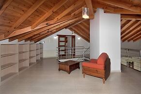 Incredible Large Villa In Paphos Sleeps 14 Children Pool, Jacuzzi, Hug