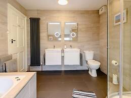 Nirvana Apartment Sunniest Spot in Scarborough