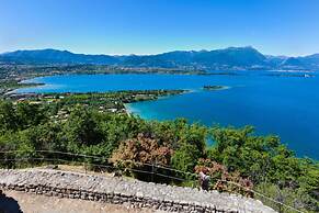 Aton House in Villaggio Sanghen