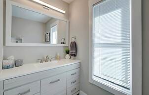 Fall Festivities - 4BR Home by IU Stadium Bloomington Bliss