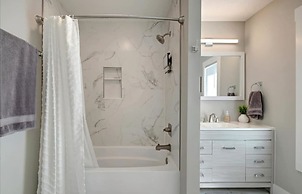 Fall Festivities - 4BR Home by IU Stadium Bloomington Bliss