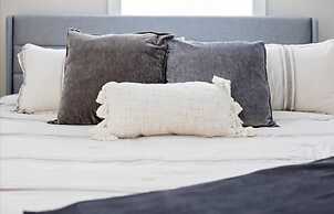 Fall Festivities - 4BR Home by IU Stadium Bloomington Bliss