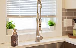 Fall Festivities - 4BR Home by IU Stadium Bloomington Bliss