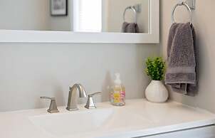 Fall Festivities - 4BR Home by IU Stadium Bloomington Bliss