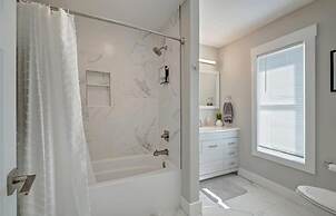 Fall Festivities - 4BR Home by IU Stadium Bloomington Bliss