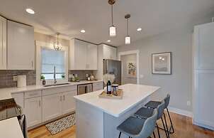 Fall Festivities - 4BR Home by IU Stadium Bloomington Bliss