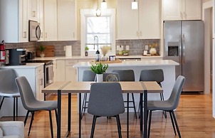 Fall Festivities - 4BR Home by IU Stadium Bloomington Bliss