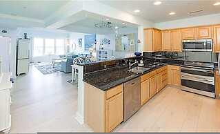 Penthouse By The Sea Huge Home w Amazing Views