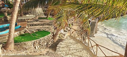 Beautiful Secluded 8 Bedroom Beach Villa With Pool