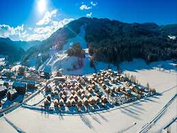 Inviting Chalet on the ski Slopes