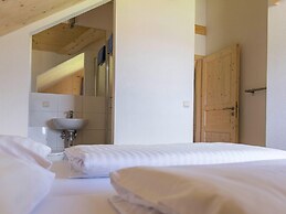 Majestic Chalet With Sauna