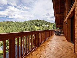 Spacious Apartment With Terrace