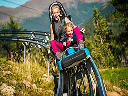 Spacious Apartment With Terrace