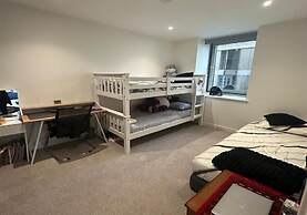 Stunning 2-bedroom Flat With Park View