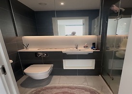 Stunning 2-bedroom Flat With Park View