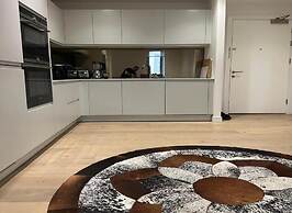 Stunning 2-bedroom Flat With Park View