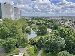 Stunning 2-bedroom Flat With Park View