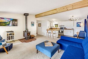 Canal Cliff Cottage in Belfair