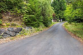 Canal Cliff Cottage in Belfair