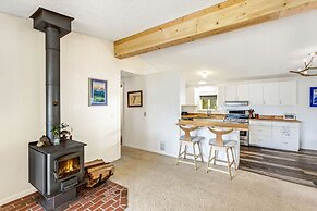 Canal Cliff Cottage in Belfair