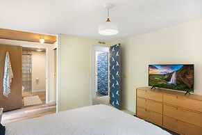 Canal Cliff Cottage in Belfair