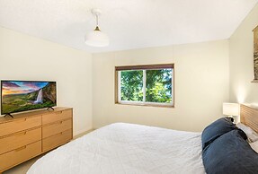 Canal Cliff Cottage in Belfair