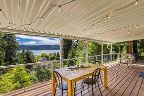 Canal Cliff Cottage in Belfair