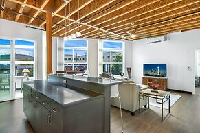 Admiral Condo 201 in Bremerton