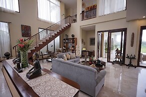 Gilded Palms Villa, Ubud Payangan, Bali