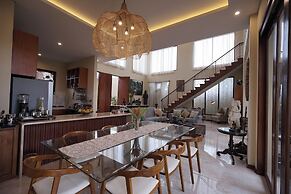 Gilded Palms Villa, Ubud Payangan, Bali