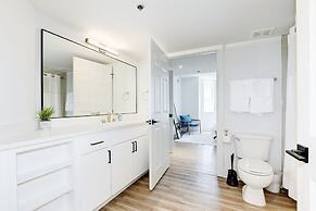 Elegant 2BR Apartment Minutes From DC