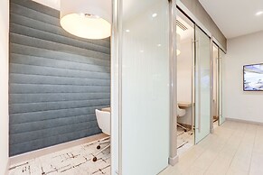 Elegant 2BR Apartment Minutes From DC