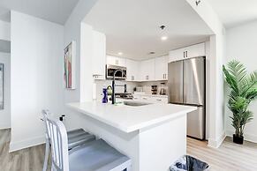 Elegant 2BR Apartment Minutes From DC