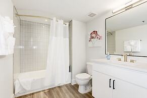 Elegant 2BR Apartment Minutes From DC